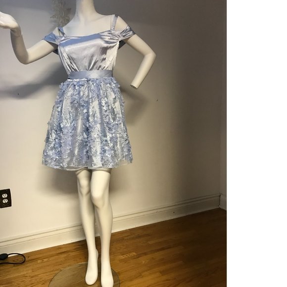 CANADA Le Chateau sky baby blue floral 3D embroidered mesh satin prom wedding - Picture 5 of 9